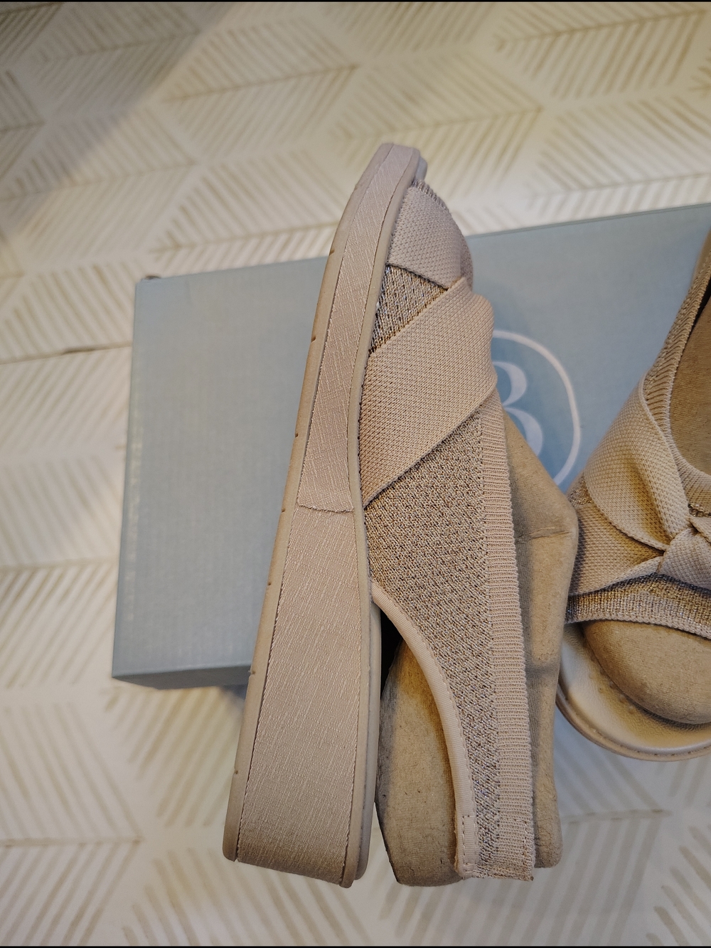 LifeStride BZees Bell Wedge Sandals - Beige Knit - Size 6M - Picture 3 of 4